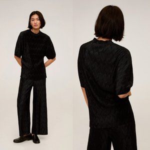 NWT Mango Pleated T-shirt in Black ZIGZAG 67000611